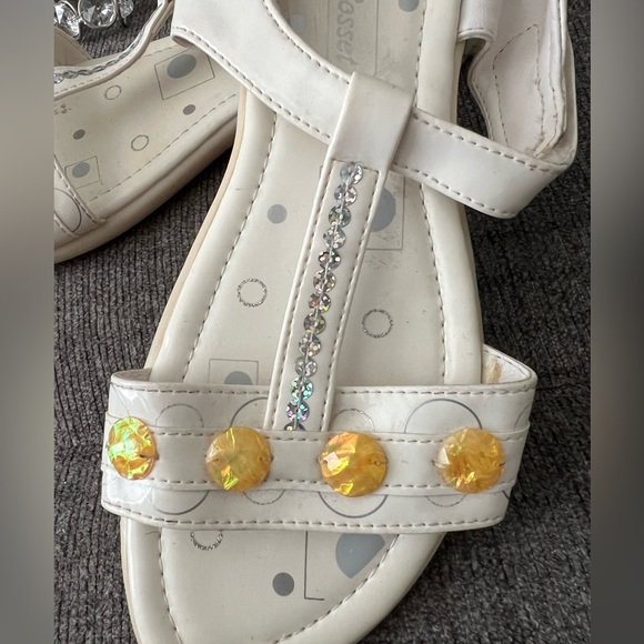 🌼 Girl’s Biti’s Cosset Ivory Comfort Sandals w Beads & Sequins Size 3 - Picture 3 of 8